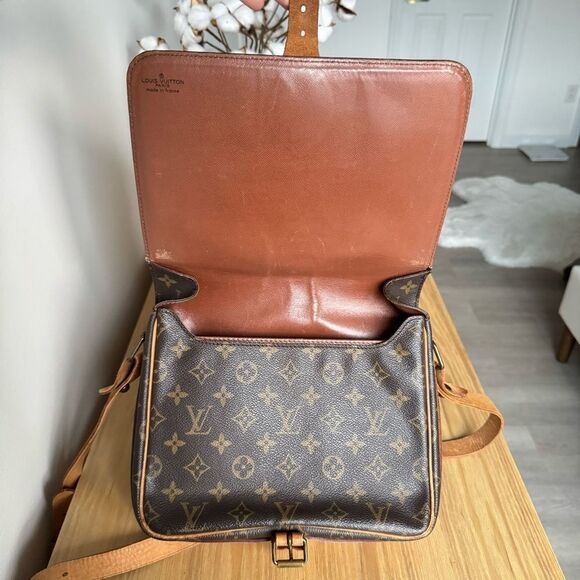 ✅AUTHENTIC✅LOUIS VUITTON CARTOUCHIERE GM - Picture 12 of 15